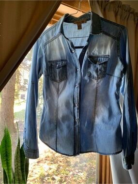 Fun & Flirt Acid Wash Denim Western Snap Front Shirt Medium